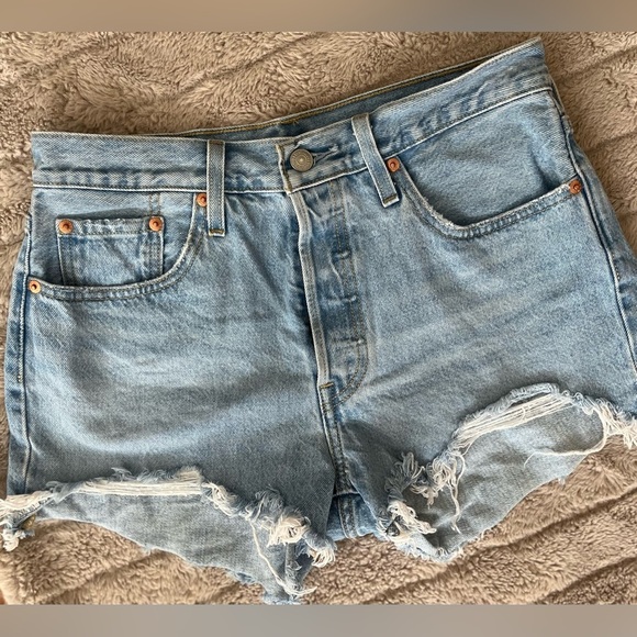 Levi’s 501 Cutoffs Shorts Denim Lt Wash Raw Frey Hem Distressed Buttonfly SZ: 28 - Picture 2 of 8